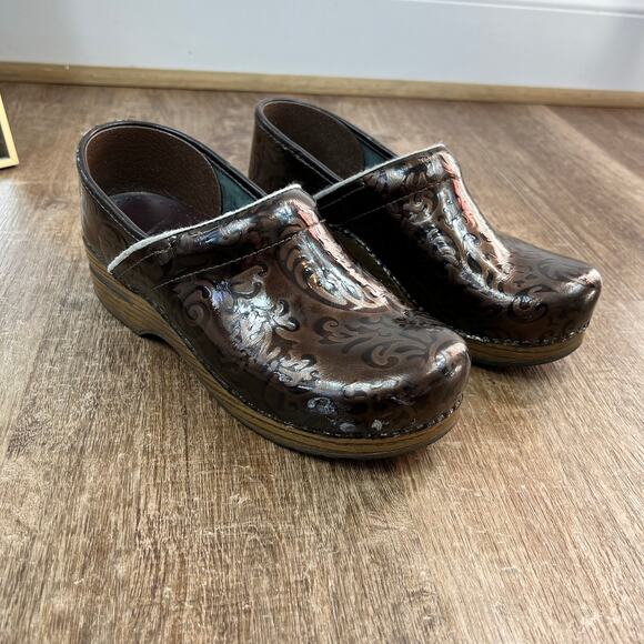 Dansko Filigree Floral Brown Leather Patent Comfort Clogs Size 38 - Picture 3 of 7